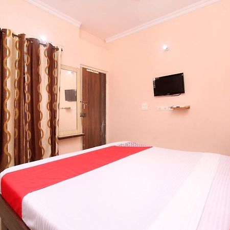 Oyo 24423 Hotel Royal Sohana Luaran gambar