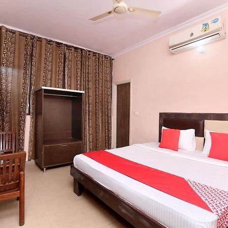Oyo 24423 Hotel Royal Sohana Luaran gambar