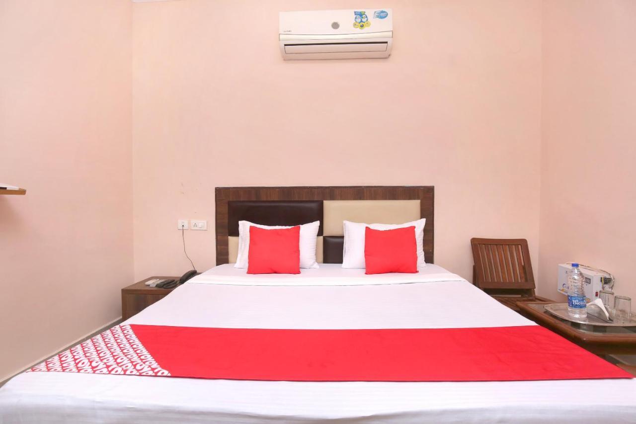 Oyo 24423 Hotel Royal Sohana Luaran gambar