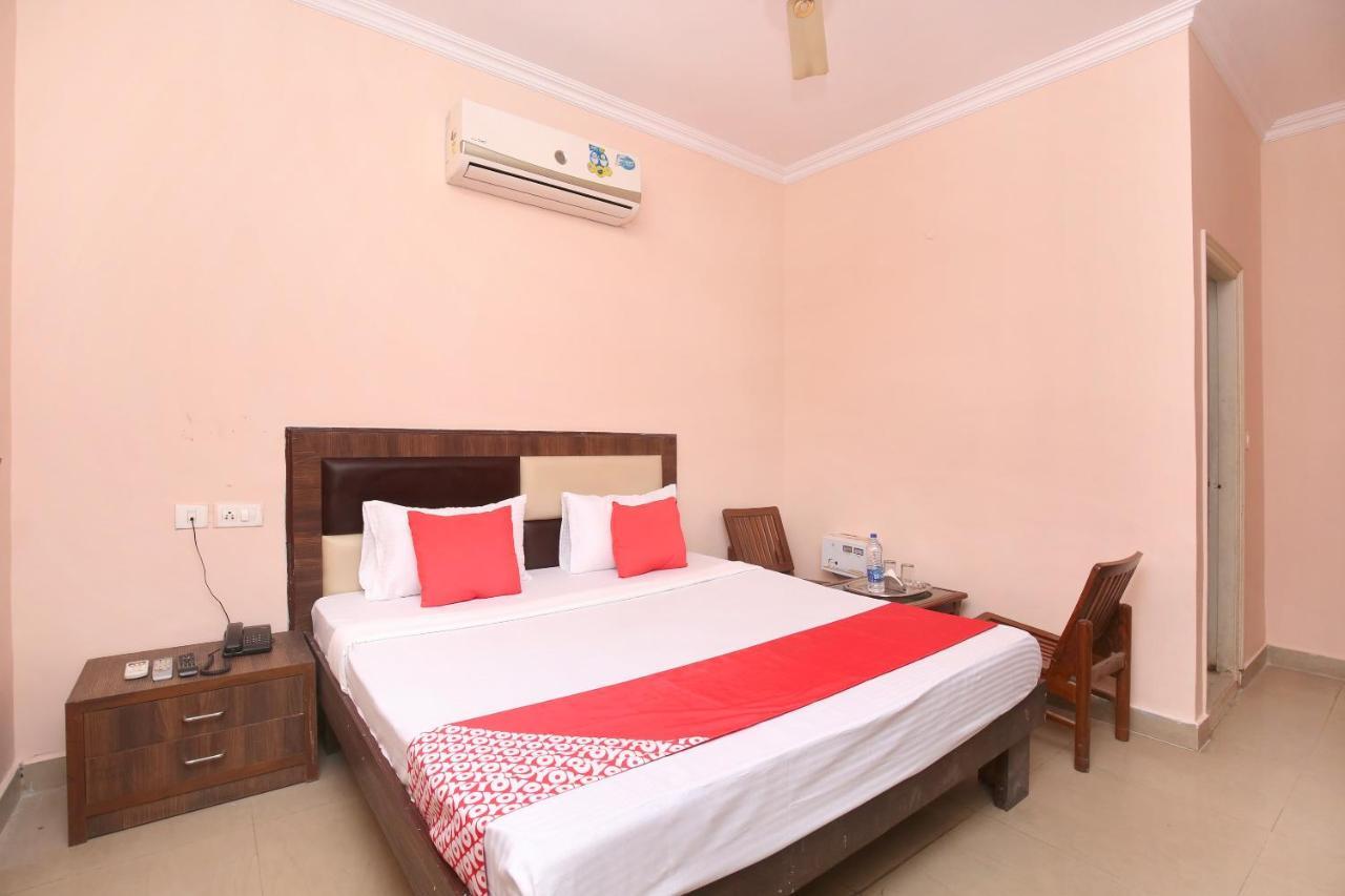 Oyo 24423 Hotel Royal Sohana Luaran gambar