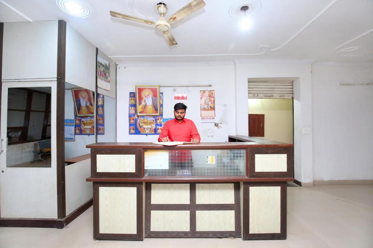 Oyo 24423 Hotel Royal Sohana Luaran gambar