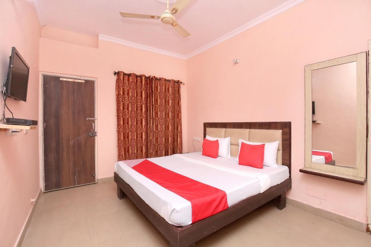 Oyo 24423 Hotel Royal Sohana Luaran gambar
