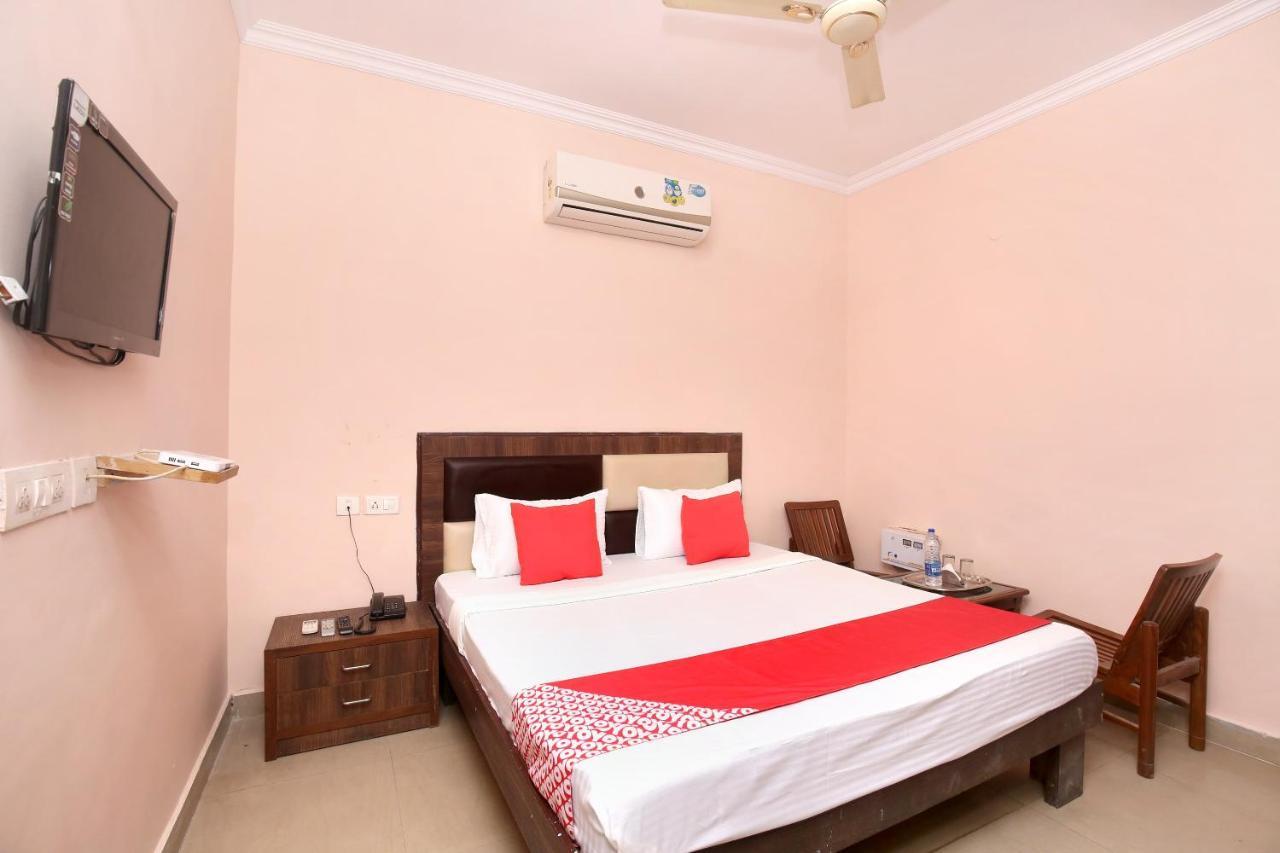 Oyo 24423 Hotel Royal Sohana Luaran gambar