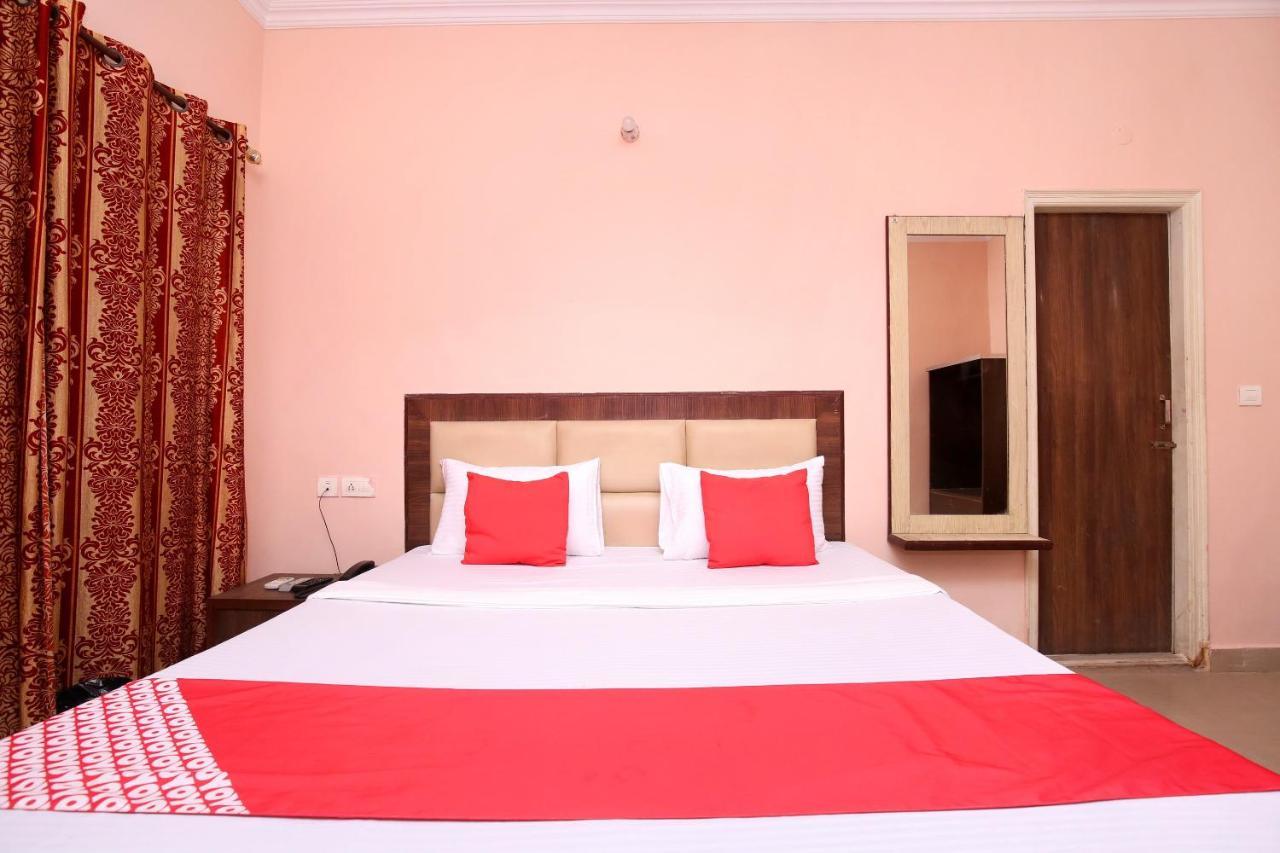 Oyo 24423 Hotel Royal Sohana Luaran gambar