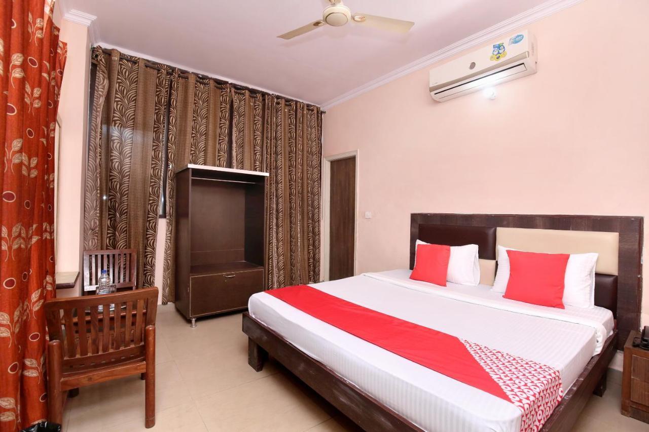 Oyo 24423 Hotel Royal Sohana Luaran gambar
