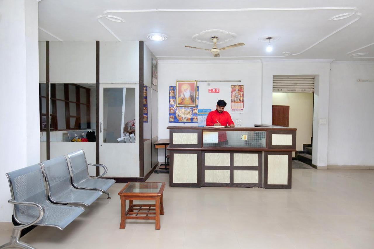 Oyo 24423 Hotel Royal Sohana Luaran gambar