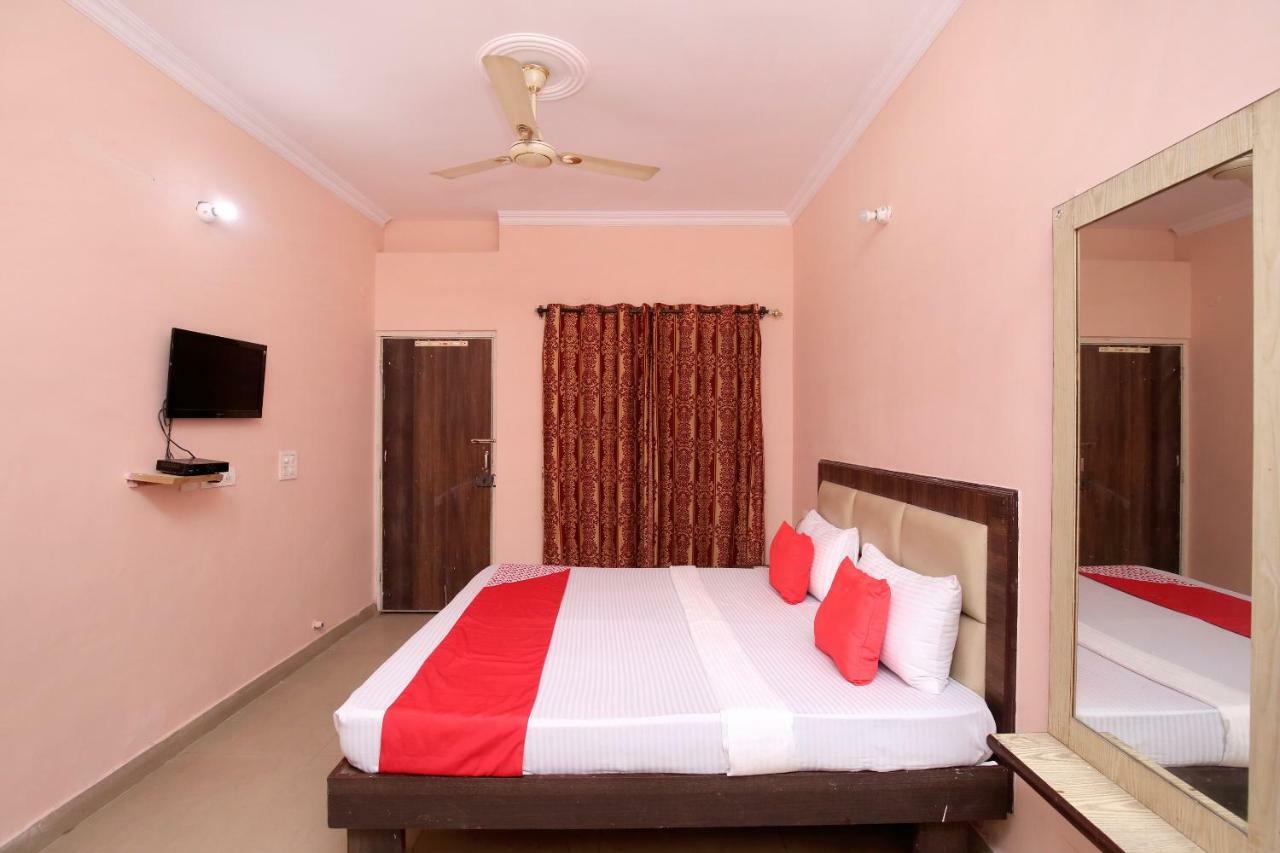 Oyo 24423 Hotel Royal Sohana Luaran gambar