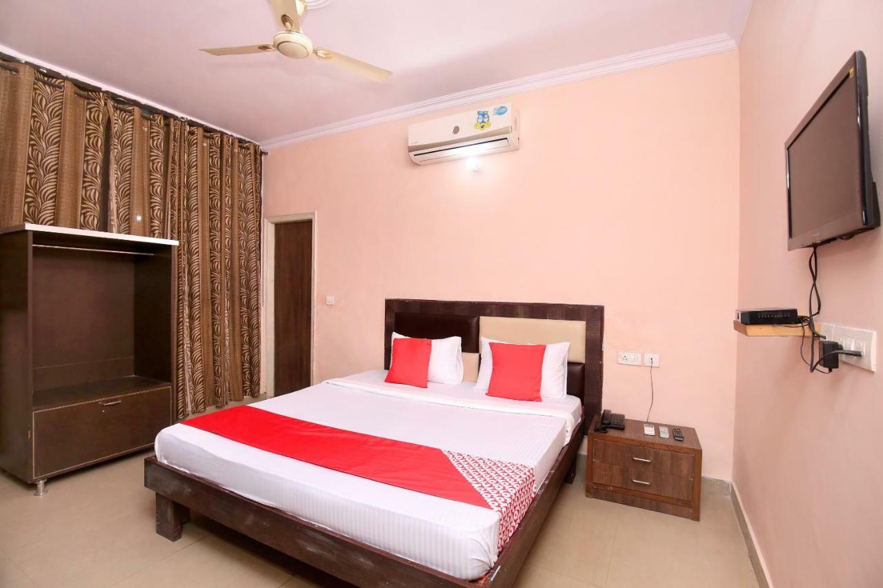 Oyo 24423 Hotel Royal Sohana Luaran gambar